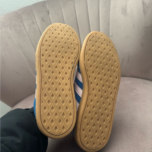 Adidas Women's Blue and Pink Sambas - Picture 4 of 5